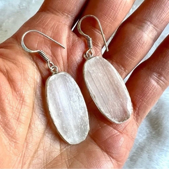 Selenite Crystal Charging “Unicorn Horn” Wand - Picture 10 of 12